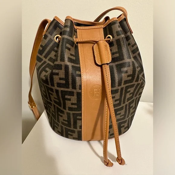 ★関税込★FENDI★Fendi Bucket Shoulder Bag Brown★ Mon Tresor Leather Brown | Fendi